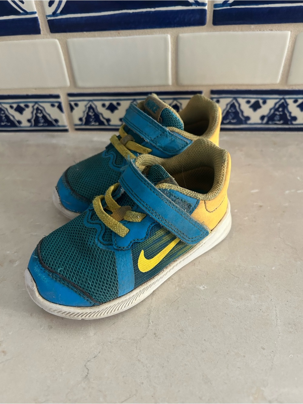 Nike Toddler Sneakers 7 Blue Yellow Velcro Athletic Running Shoes Y2K Streetwear - Picture 5 of 5